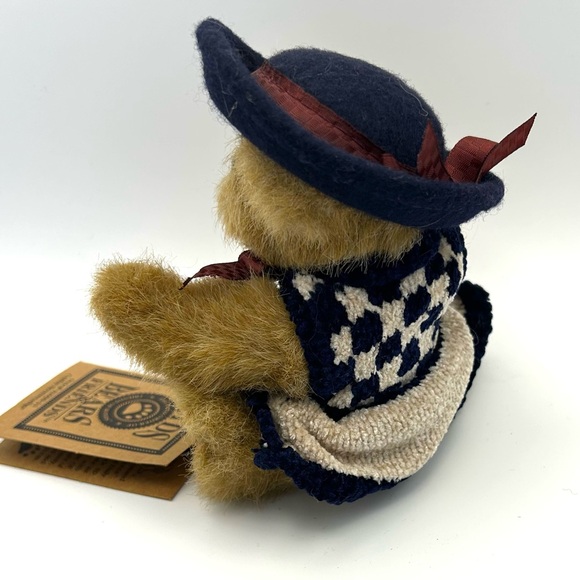 Boyds Bears Plush Set with Hats and Scarves Catherine & Caitlin - Picture 4 of 6